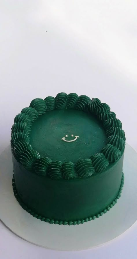 Green Birthday Cakes, Cake Designs For Boy, Cake Design For Men, 22nd Birthday Cakes, 25th Birthday Cakes, Green Cake, Simple Cake Designs, Funny Birthday Cakes, 18th Birthday Cake