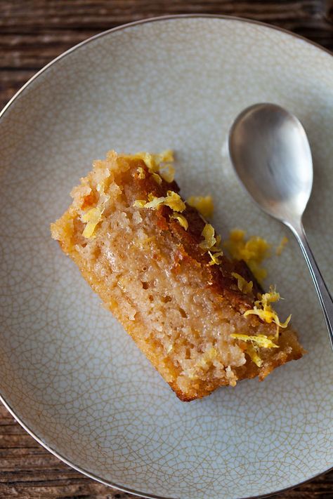 Lemon cake with olive oil & honey - Travelling oven Citrus Desserts, Citrus Cake, Lemon Cakes, Summer Baking, Oil Cake, Olive Oil Cake, First Day Of Spring, Lemon Cake, How Sweet Eats