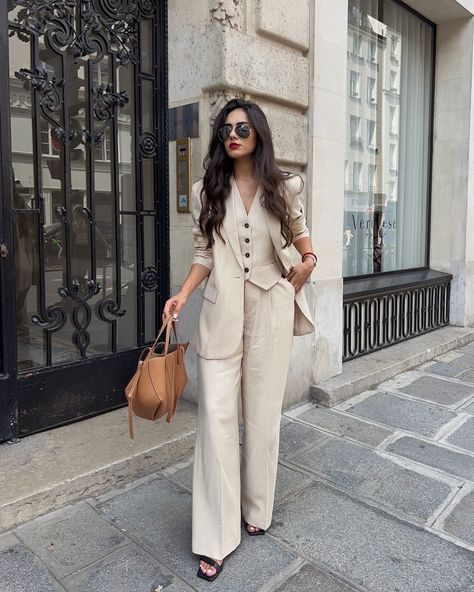 Women’s Fall Suits 2024 25 Ideas: Elevating Elegance and Style Corporate Outfits For Women, Linen Blazer Outfit, Bag Outfit Ideas, Linen Suits Women, Corporate Outfit, Black Tuxedo Suit, Zara Suits, Fall Suit, Outfit Ideas For Women