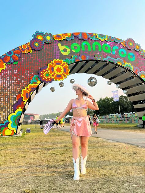 Her pony the label concert festival camping outfit Bonnaroo Aesthetic, Bonaroo Outfit, Festival Camping Setup, Bonnaroo Outfits, Bonnaroo Festival, Camping Setup, Camping Outfit, Festival Fits, Rave Fits