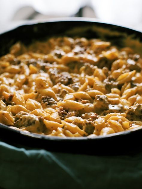 ONE PAN: Leftover Cheeseburger Mac and Cheese - Dad With A Pan Chuck Wagon Chili, Cheeseburger Mac And Cheese, Cheeseburger Mac, Hamburger Recipes Patty, Leftover Beef, Burger Patties, Chuck Wagon, Patties Recipe, Hamburger Meat