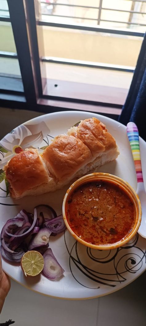 Enjoying pav bhaji craving😪🤧 Pav Bhaji Snap, Maharashtrian Food, Foodie Pics, Snap Streak Ideas, Home Made Food, Pav Bhaji, Snap Streak Ideas Easy, Streak Ideas, Snap Streak