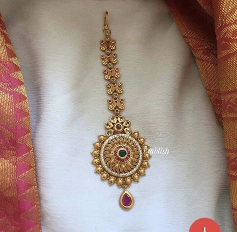 Mang Tikka Gold Antique, Gold Mangtika Indian Jewelry, Gold Tika Design, Mang Tikka Gold Bridal, Mangtikka Designs Gold, Mang Tika Jewelry Gold, Gold Mang Tika Design, Papada Billa, Mang Tikka Gold