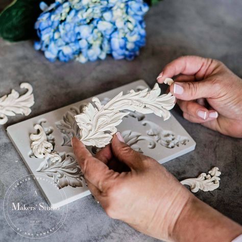 Diy Furniture Appliques, Restauration Hardware, Amy Howard, Furniture Appliques, Formy Silikonowe, Wood Appliques, Diy Resin Projects, Flower Molding, Furniture Refinishing