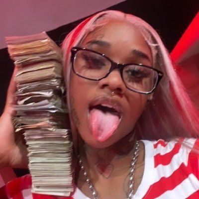 Rap Alert on Twitter: "Nicki Minaj and Sexyy Red stun in new photo. 📸 https://t.co/wXPBzXDdmH" / Twitter Pfp Nicki Minaj, Black Fr, Kodak Black, Red Icons:), Hottest 100, Female Rappers, Money And Happiness, American Rappers, Nicki Minaj