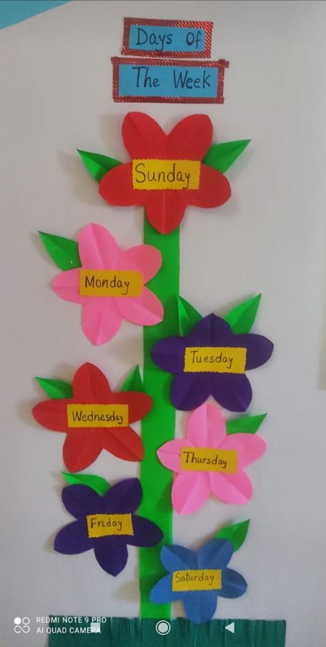 Classroom Decoration For Nursery, Chart Work Ideas For Kids, Fs1 Classroom Ideas, Preprimary Classroom Decoration, Days Of The Week Chart Classroom Decor, Creative Classroom Decoration Ideas, Nursery Class Decoration Ideas, Nursery Class Decoration, Phonics Display