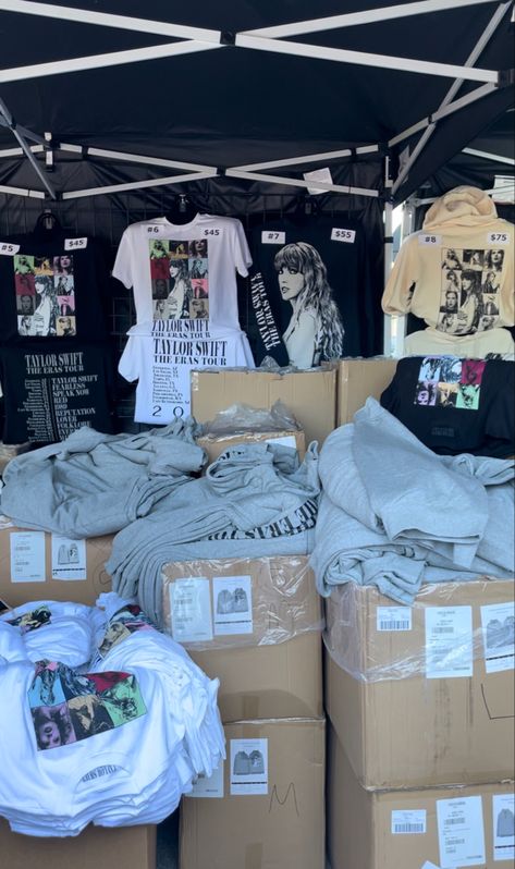 Eras Tour Merch Aesthetic, Eras Merch, Taylor Swift Store, Swiftie Aesthetic, Cloud Night Light, Taylor Swift Tour Outfits, Swift Tour, Taylors Version, Estilo Taylor Swift