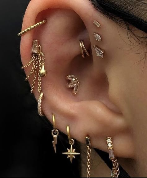 Gold Earring Set Up, Pearcing Ear Ideas, Earscape Inspiration, Fully Pierced Ears, Earring Constellation, Ear Piercing Map, Styled Ears, Ear Scape Ideas, Ear Piercing Curation