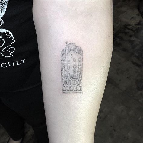 Casa Batlló     #losangelestattoo#sanfranciscotattoo#singleneedle#finelinetattoo#tattoosofinstagram Spanish Artwork, Barcelona Tattoo, Los Angeles Tattoo, Gaudi Architecture, Spain Art, Sea Tattoo, Inner Forearm, Casa Batlló, Architecture Tattoo