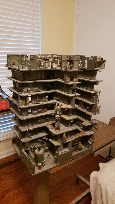 Diaroma Ideas, Dnd Table, Scifi Building, Halo Armor, Tower Games, Warhammer Terrain, I Am Waiting, 40k Terrain, Game Terrain