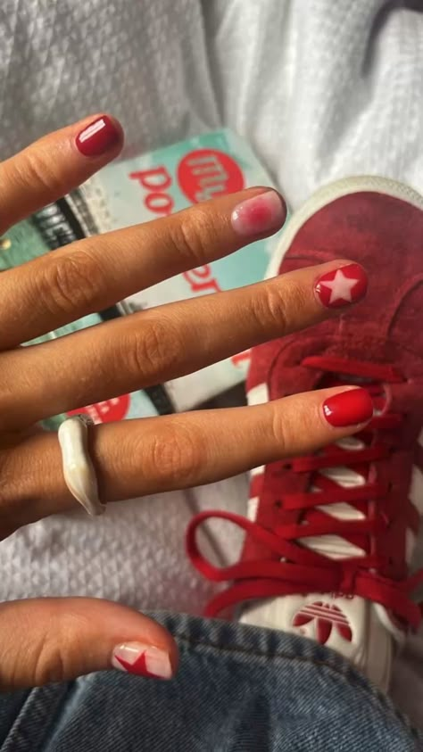 Mismatch Gel Nails, Gel Structure Nails Design, Simple Nail Painting Ideas, Mix And Match Nails Short, Red Nail Designs Easy, Simple Red And Pink Nails, Nails For Guitarists, Nail Inspo Streetwear, Creative Red Nails