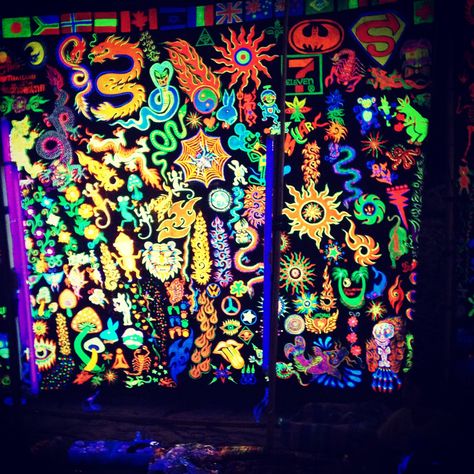 Thailand . Full Moon Party . UV Paint Full Moon Decorations Party, Full Moon Party Decorations, Full Moon Party Ideas, Full Moon Party Outfit, Thailand Full Moon Party, Rave Party Decorations, Full Moon Party Thailand, Moon Party Ideas, Thailand Sunsets