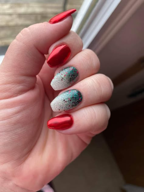 Christmas Dipping Powder Nails, Revel Nail Dip Powder Ideas Christmas, Red Chrome Nails Designs Christmas, Christmas Nail Designs Dip Powder, Nail Design How To, Nail Ideas For Winter Dip Powder, Christmas Nail Ideas Dip Powder, Christmas Nails Dip Powder, Chrome Holiday Nails