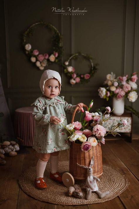 Easter Studio Photography, Easter Photography Ideas Mini Sessions, Spring Studio Photoshoot, Kate Backdrops, Easter Portraits, Spring Minis, Photography Studio Decor, Easter Mini Session, Newborn Photography Tips