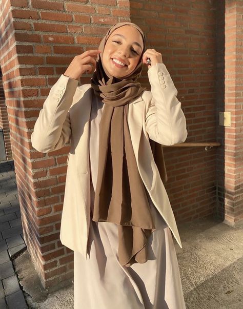 Hijab + Fall Browns (kihiyass) Brown Outfit Hijab, Brown Hijab Outfit, Hijab Fashion Aesthetic, Brown Outfit Aesthetic, Brown Hijab, Muslim Outfits Casual, Hijab Style Casual, Pastel Outfit, Muslim Outfits