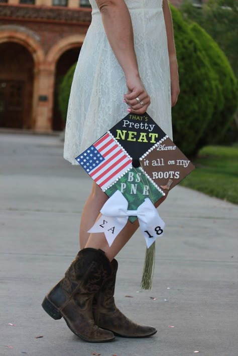 Cap Decoration Graduation High School Country, Agriculture Graduation Cap Ideas, Country Grad Cap Ideas, Grad Cap Ideas Western, Western Cap Decoration Graduation, Country Grad Caps, Western Graduation Cap Ideas, Graduation Cap Designs Country, Animal Graduation Cap