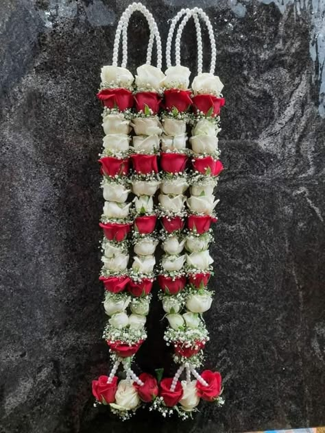 Jai Mala Designs Indian Weddings, Var Mala Designs, Wedding Maalai Designs, Varmala Designs Flower Garlands, Rose Garland Wedding Indian, Jai Mala Designs, Marriage Flower Mala, Jaimala Designs Indian Weddings, Garlands Wedding Indian Flower