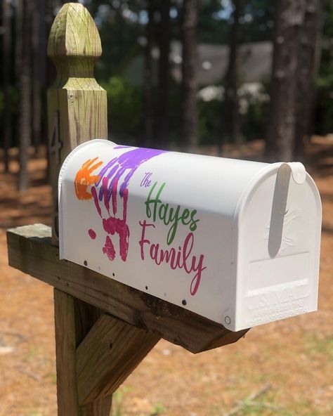 @hodgepodge_by_rylee shared a photo on Instagram: “Taking inspiration from Carl and Ellie’s mailbox from “Up,” I gave our mailbox a little makeover! #Up #CarlAndEllie 🎈📫✉️” • Jun 4, 2020 at 6:32pm UTC Up Themed Mailbox, Up Movie Mailbox Diy, Cute Mail Box Ideas, Up Mailbox Disney, Up Mailbox Diy, Cute Mailbox Ideas Paint, Mailbox Art Ideas, Mailbox Ideas Painted, Custom Mailbox Ideas