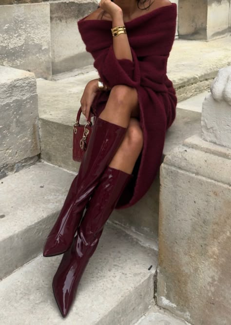 Burgundy Outfit, Looks Street Style, Mode Inspo, Maxi Knit Dress, Dark Feminine, Fall Fits, Looks Chic, Red Aesthetic, Winter Fits