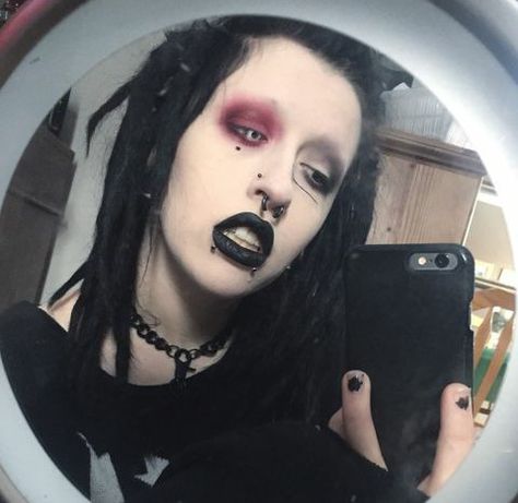 Marylin Manson Makeup, Marilyn Manson Makeup Looks, Slipknot Makeup, Marilyn Manson Makeup, Concert Makeup Looks, 90s Mall, 90s Mall Goth, Character Customization, Concert Makeup