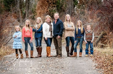 Big Family Photo Shoot Ideas, Large Family Photography, Large Family Poses, Family Photo Colors, Big Family Photos, Large Family Photos, Big Families, Family Portrait Poses, Family Picture Poses