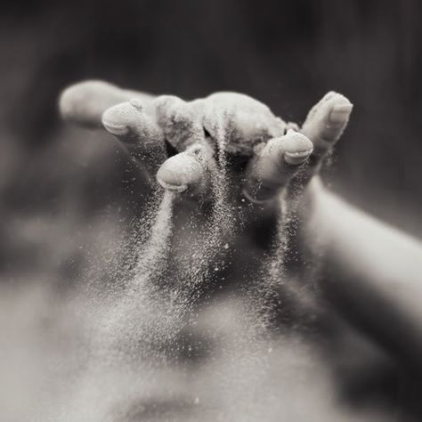 sand Robert Doisneau, Foto Art, Black White Photos, Bw Photo, Black And White Pictures, Black And White Photographs, 로고 디자인, Shades Of Grey, White Photography