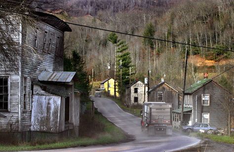 Review: The Serfs of Appalachia Appalachian People, American Gothic, Southern Gothic, Appalachian Mountains, Gothic Aesthetic, Trailer Park, Gatlinburg, End Of The World, In The Mountains