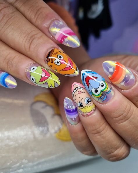 https://www.instagram.com/p/CdM3e1ZMY8k/?igshid=MDJmNzVkMjY= Muppets Nail Art, Miss Piggy Nails, Muppet Nail Art, Muppet Nails, Almond Stiletto, Character Nails, Kermit And Miss Piggy, Muppets Christmas, Disney 2024