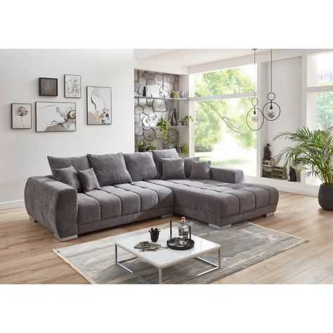 Lädt zum Verweilen ein. Unsere elegante Polsterecke Artemis bietet ausreichend Platz zum Entspannen und Relaxen. Pflegeleichter und angenehmer feiner Webstoff (100% Polyester) in zeitlosem grau fügt sich, in Verbindung mit den silbern lackierten Holzfüßen, ideal in die verschiedensten Einrichtungsstile ein. Hochwertiger Polyätherschaum auf Wellenunterfederung verspricht Ihnen besten Sitzkomfort. Zwei Zierkissen sind im Preis mit inbegriffen. Die Funktionsecke ist komplett mit Stoff bezogen und e Couch Grau, Sofa Grau, Grey Couches, Grey Stone, Modern Sofa, Sectional Couch, Sweet Home, Couch, Apartment