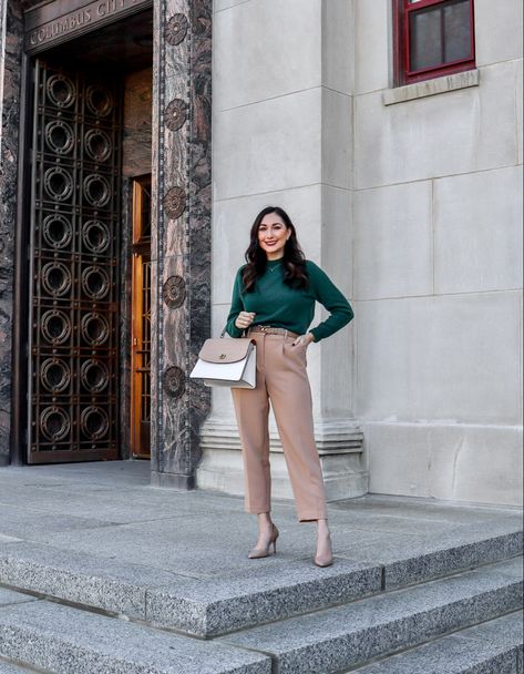 Work Outfit Tan Pants, Khaki Pants Outfit Women Winter, Green Sweater Outfit Work, Tan Pants Outfit Work, Nude Pants Outfit, Khaki Pants Outfit Women, Tan Pants Outfit, Tan Sweater Outfit, Cream Pants Outfit