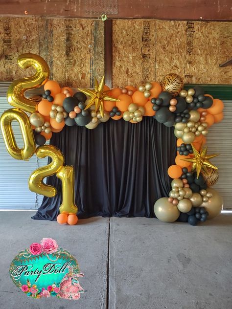 Black And Orange Balloon Arch, Black And Orange Graduation Party Ideas, Athletic Banquet, Balloon Tutorials, Gold Balloon Garland, Balloons Number, College Grad Party, Graduation 2025, 30th Birthday Bash