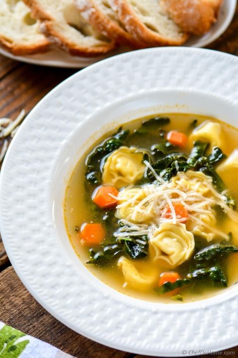 A Healthy Kale Soup with Tortellini and touch of Parmesan Cheese | chefdehome.com Creamy Tortellini Pasta, Kale Tortellini Soup, Kale Tortellini, Healthy Soup Vegetarian, Ravioli Soup, Creamy Tortellini, Tortellini Recipes, Dinner Today, Tortellini Pasta