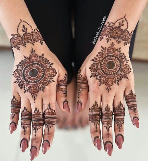 Beautiful mehndi designs Bracelet Mehandi Design, Tikki Mehandi Designs, Indian Mehndi Designs Hands, Eid Mehendi, Easy Mehandi, Finger Mehendi Designs, Mandala Mehndi, Round Mehndi Design, Beautiful Simple Mehndi Design