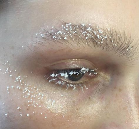 Snow Makeup, Ice Makeup, Ulyana Sergeenko, Snow Fairy, Winter Fairy, Couture Looks, Winter Makeup, Fashion Runway, Make Me Up