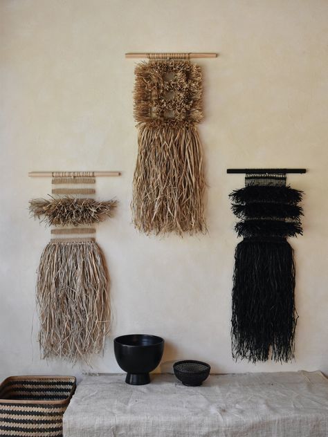 Raffia Crafts, Hanging Craft Ideas, Woven Wall Hangings, Weaving Loom Diy, Hanging Craft, Paper Wall Hanging, Organic Art, Textile Wall Art, New Paper