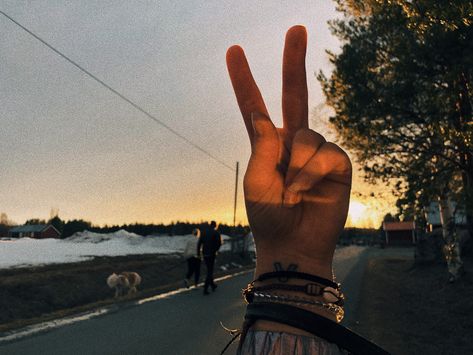 Peace Sign Hand Aesthetic, Sunset Bracelet, Peace Fingers, Room Collage, Peace Sign Hand, Bracelet Tattoo, Hand Photography, Photo Board, Photo Boards