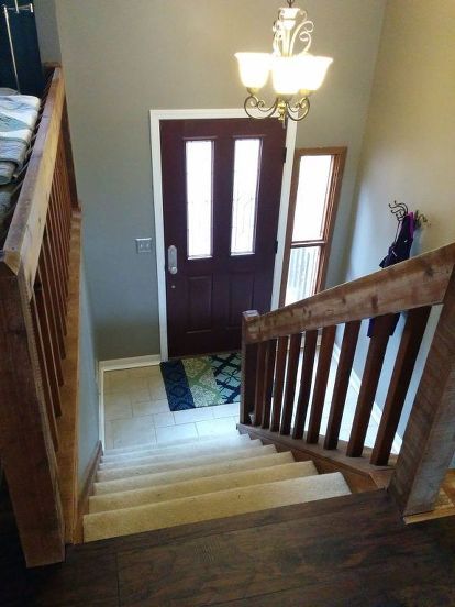 Tired of her dated staircase, this homeowner threw caution to the wind and look what she did! - This transformation is UNBELIEVABLE! have a classic 80's home setup. Many homes in my area have it; the split foyer staircase... Entryway Floors Ideas Entrance, Split Level Foyer, Split Foyer Entry, Renovation Stairs, Entry Remodel, Foyer With Stairs, Entryway Stairs, Split Entry, Split Foyer