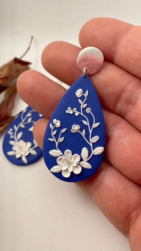 Earring Embroidery, Polymer Clay Beads Diy, Diy Resin Earrings, Floral Polymer Clay, Diy Earrings Easy, Clay Flower Jewelry, Clay Embroidery, Polymer Clay Embroidery, Beads Polymer Clay