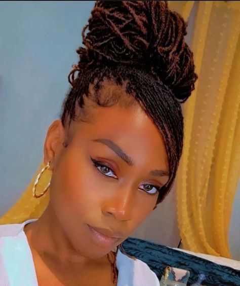 Curls On Microlocs, Sister Locks Hairstyles Long, Microloc Styles For Wedding, Interlocking Locs Styles, Elegant Microloc Styles, Microlocs Styles Updo, Sister Locs Updo Styles, Microlocs Updo Styles, Microloc Updo Hairstyles