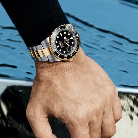 The watch that conquered the deep. The Rolex Sea-Dweller in Oystersteel and yellow gold, 43 mm case, black dial, Oyster bracelet. #Rolex #SeaDweller #Coffinandtrout Rolex Sea Dweller 43, Rolex Submariner Black Gold, Ladies Rolex Watches, Rolex Submariner Gold, Rolex Submariner Black, Diesel Watches For Men, Rolex Datejust Men, Black Rolex, Relic Watches