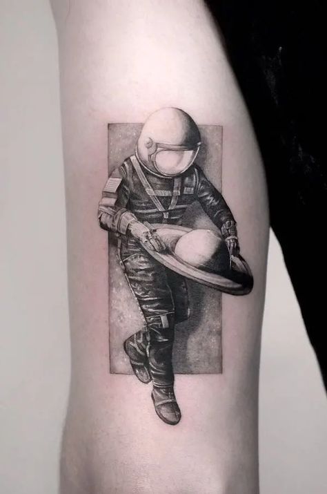 Astronaut Tattoos, Robot Tattoo, Nape Tattoo, Helmet Tattoo, Astronaut Tattoo, Small Shoulder Tattoos, Birthday Tattoo, Tattoo Shows, Space Tattoo