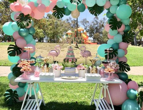 Bizzie Bee Creations 's Birthday / Flamingo - Let’s Flamingle at Catch My Party Tropical Birthday Party, Sweet 17, Flamingo Birthday Party, Flamingo Tropical, Hawaiian Birthday, Summer Party Decorations, Tropical Birthday, Flamingo Birthday, Jungle Baby