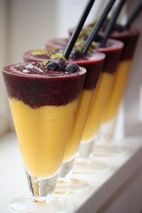 Blueberry Mango Smoothie, Types Of Drinks, Resep Smoothie, Spa Water, Blueberries Smoothie, Mango Smoothie, Smoothie Shakes, Smoothie Drinks, Kombucha