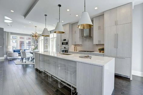 Urban Modern Design (Ideas & Examples) Neutral Cabinets, Blue Shaker Kitchen, Urban Modern Interior Design, European Kitchen Cabinets, Kitchen Wall Cabinets, European Kitchens, Shaker Kitchen Cabinets, Kitchen Cabinet Styles, Urban Modern