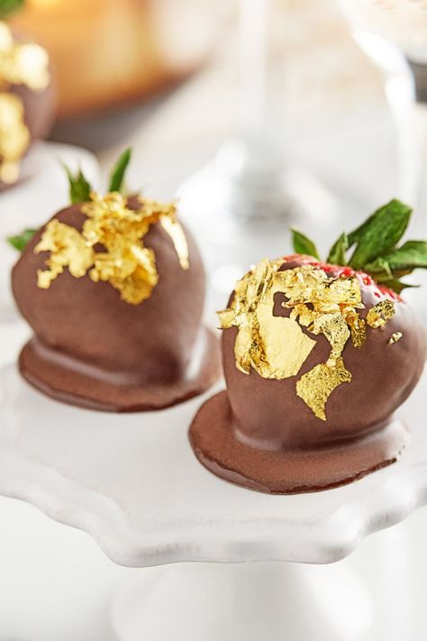 Chocolate covered strawberries with gold flakes. Cocktail Garnishes, Edible Gold Leaf, Geode Cake, Restaurant Order, Cocktail Garnish, Edible Gold, Cake Icing, Signature Drinks, Gold Flakes