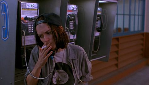 https://film-grab.com/2014/08/27/night-on-earth/ Winona Ryder 90s, 90s Images, Last Night On Earth, Jim Jarmusch, Winona Forever, Night On Earth, Foreign Film, Love Film, Film Grab