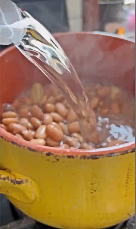 Pinto Beans Mexican Style, Soaking Pinto Beans Overnight, How To Make Pinto Beans, Homemade Frijoles, Homemade Pinto Beans, Stewed Beans, Easy Mexican Dishes, Mexican Pinto Beans, Keri Soup