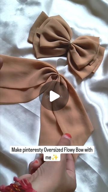 Oversized Hair Bow, Chiffon Bow Diy, Hand Embroidery Hair Bow, Handmade Hair Bows Tutorial, Fluffy Scrunchies, Pig Tail Bows, Bow Inspiration, Easy Bow, Small Hair Bows