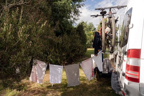 Van Life Laundry, Van Renovation, Manual Washing Machine, Small Washing Machine, Best Campervan, Portable Washing Machine, Washing Machines, Off Grid Living, Small Cars