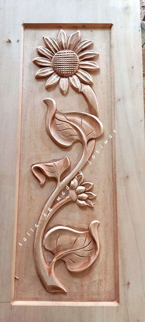 Flowers Wood Carving, Sunflower Wood Carving, Flower Wood Carving, Wood Phone Holder, Wall Carvings, Wood Carving Furniture, Door Design Photos, Simple Wood Carving, Door Design Images